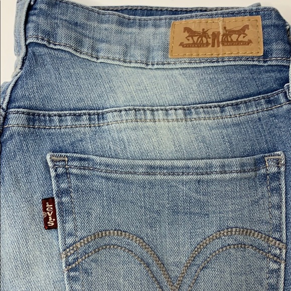 Levi’s skinny leg light wash jeans - Picture 2 of 8